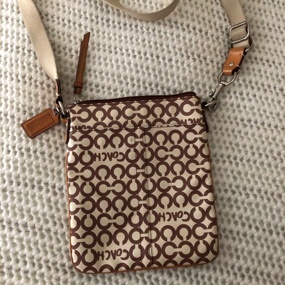 Classic Coach Crossbody - Picture 7 of 7